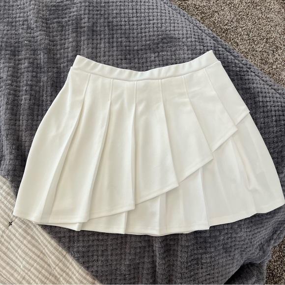 ASOS Design Mini Pleated Tennis Skirt With Asymmetric Wrap Detail - Picture 1 of 4